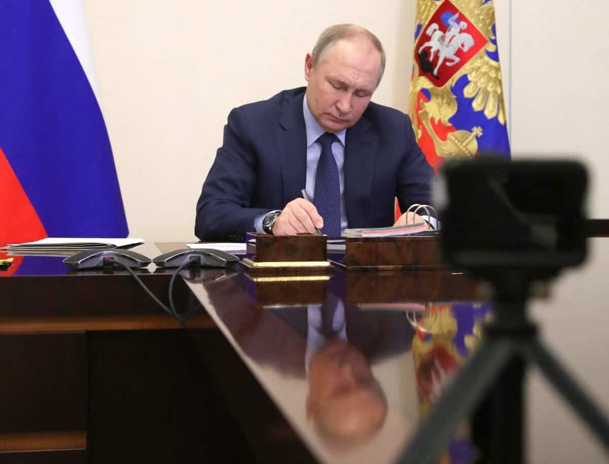 Poutine signe une loi r&eacute;primant les &laquo;mensonges&raquo; sur l'action de Moscou &agrave; l'&eacute;tranger