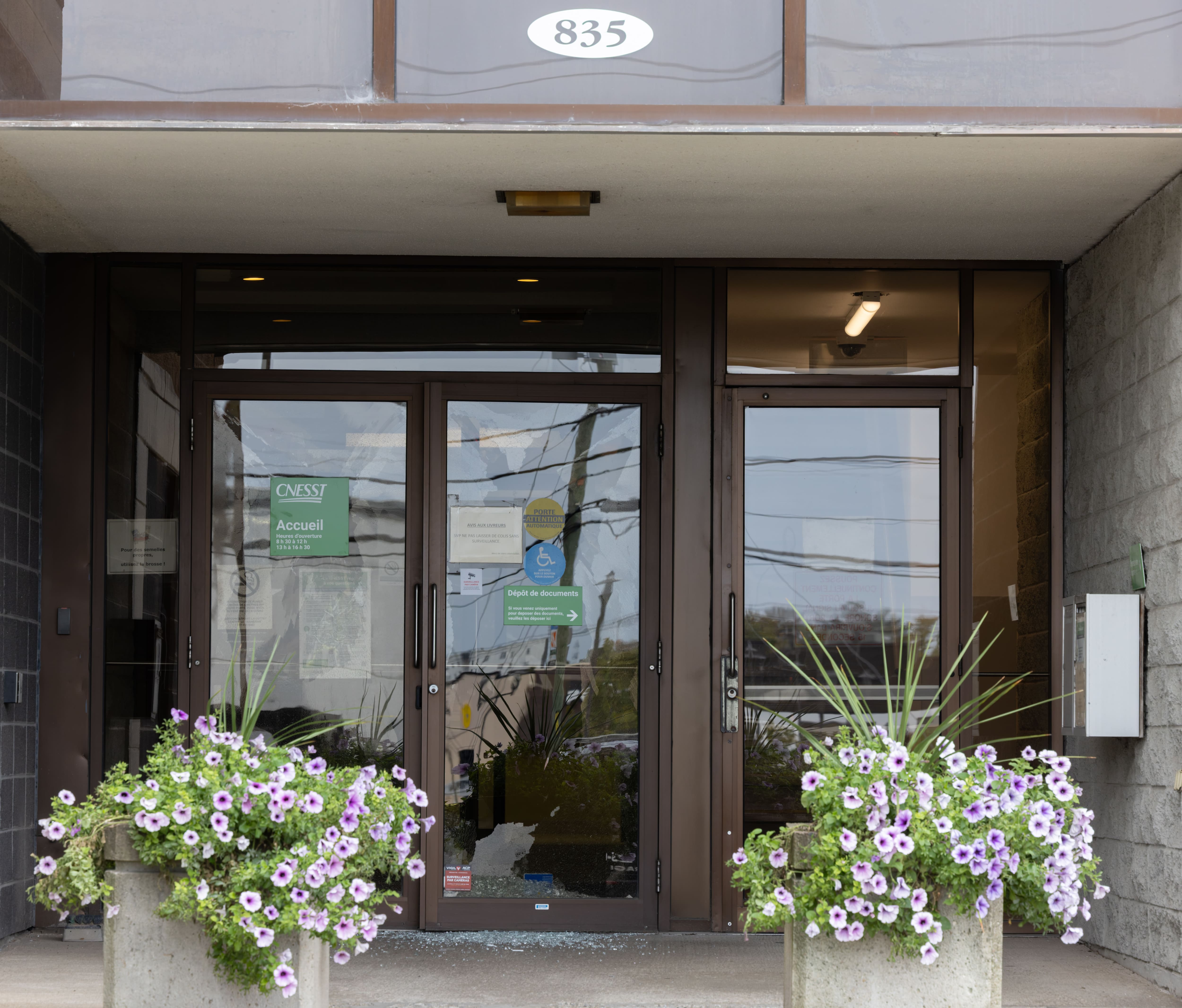 Grabuge à la CNESST de Lévis: accusation sérieuse contre l’homme menaçant au marteau