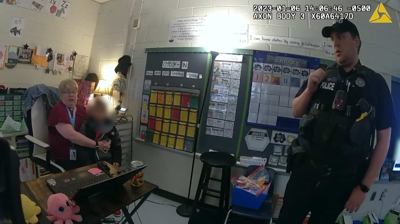 Enfant de 6 ans qui a tiré sur son enseignante: une nouvelle vidéo dans laquelle il insulte les policiers dévoilée