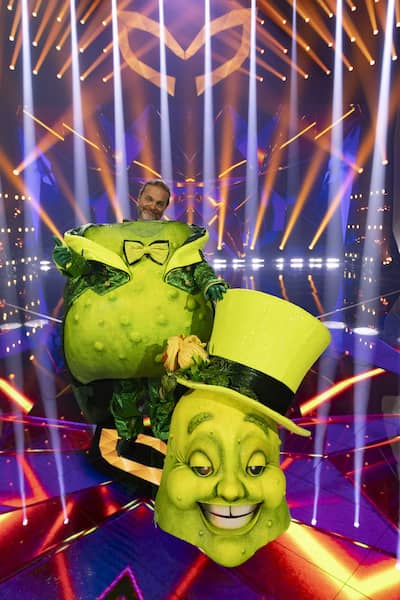 Boom Desjardins se escondía en casa del señor Cornichon. Fue desenmascarado este domingo en “Masked Singers”.
