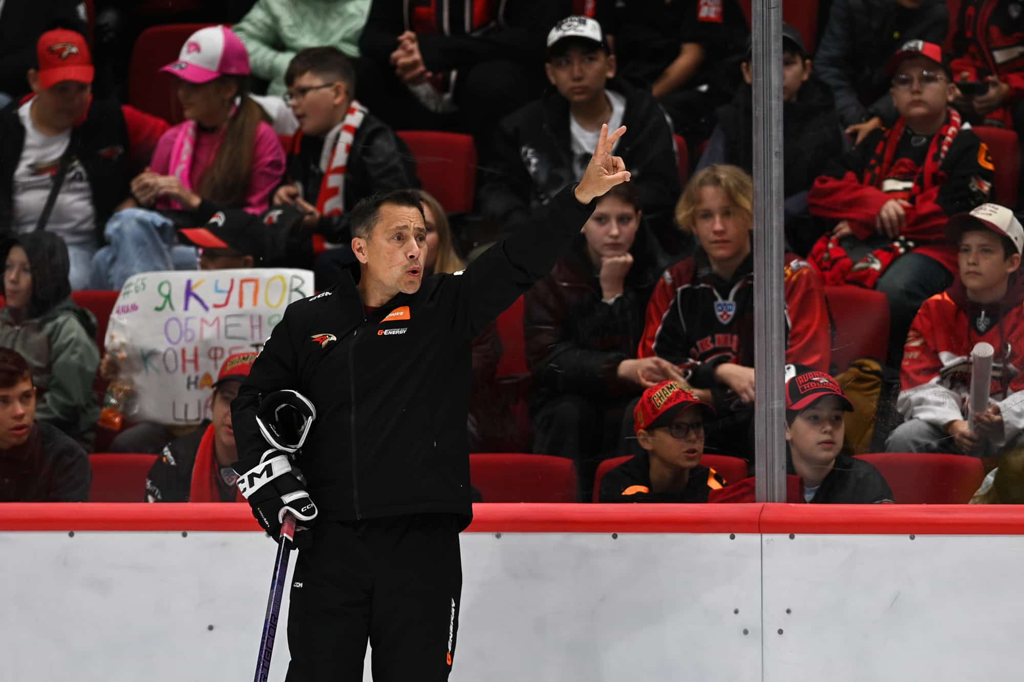 Un duel d’entraîneurs québécois en demi-finale de la KHL