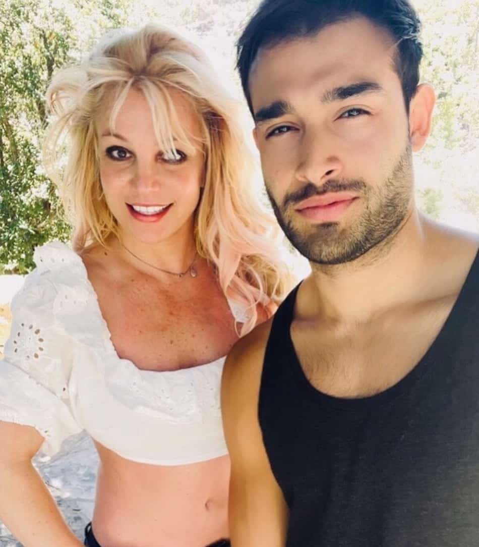 Fiancée, elle dévoile son imposante bague