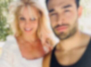 Fiancée, elle dévoile son imposante bague