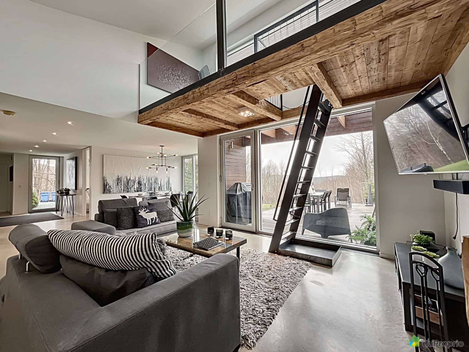 Une maison originale avec mezzanine à 995 000$ 