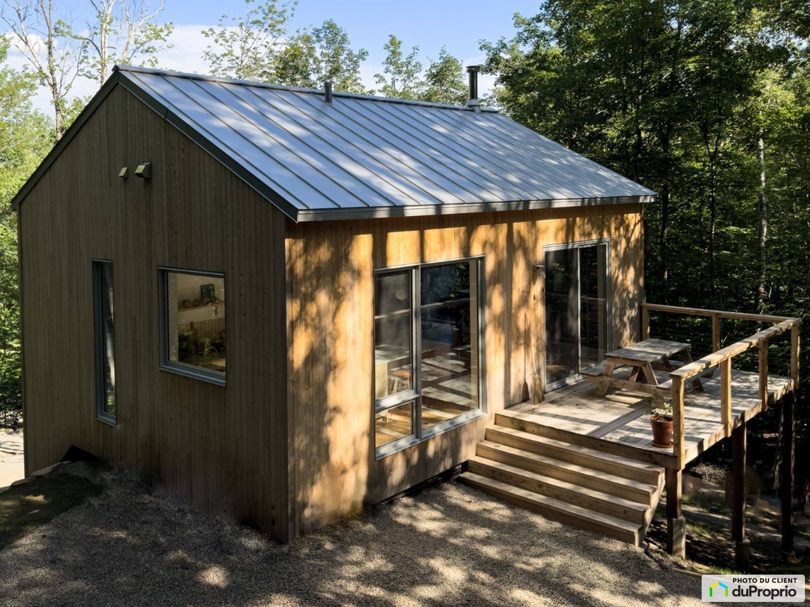 Une maison scandinave en forêt à 758 000$ 