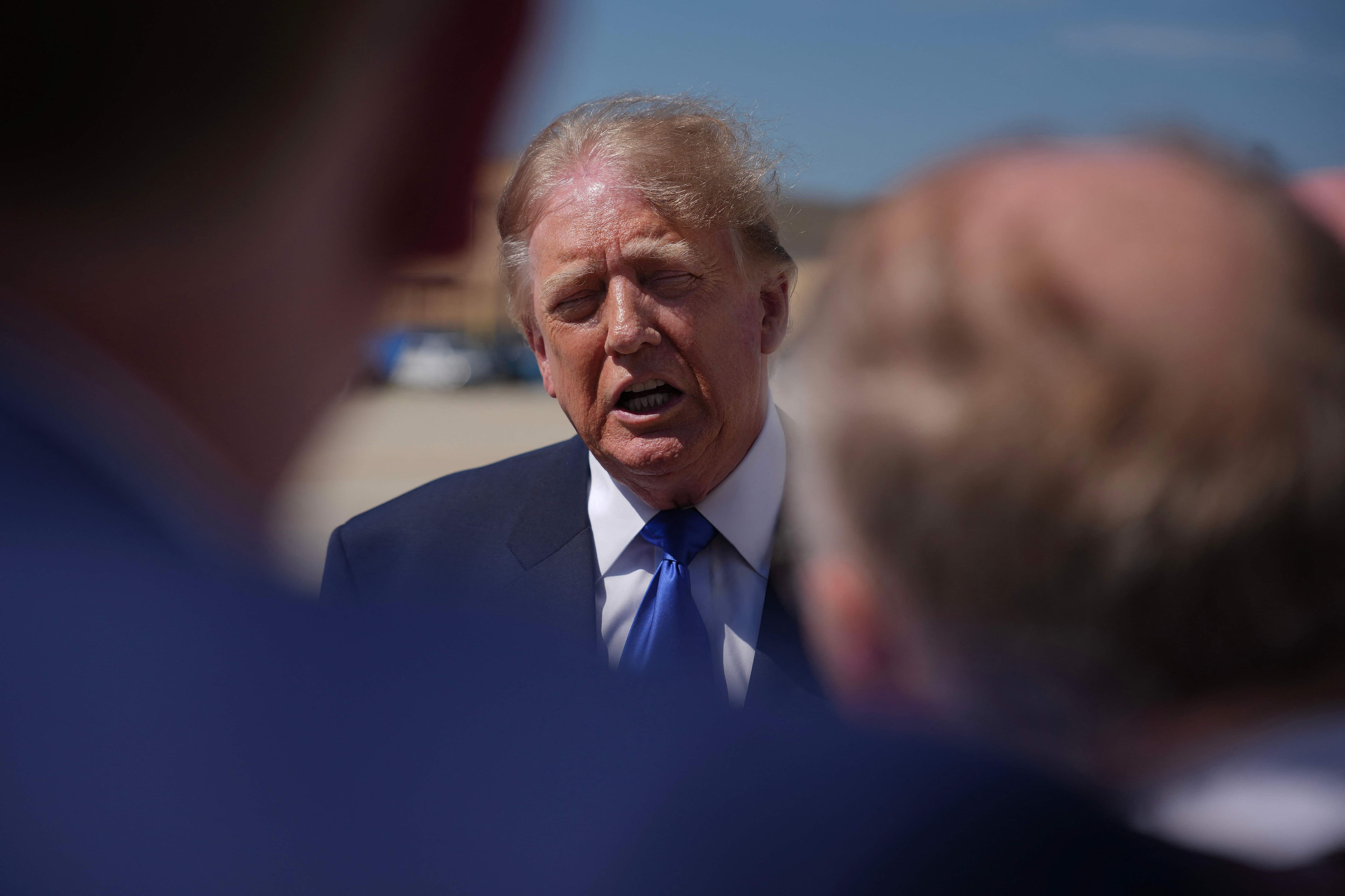 Le président américain, Donald Trump, s’adresse aux journalistes avant de monter à bord d’Air Force One le 9 septembre 2026 à la base commune d’Andrews, dans le Maryland.