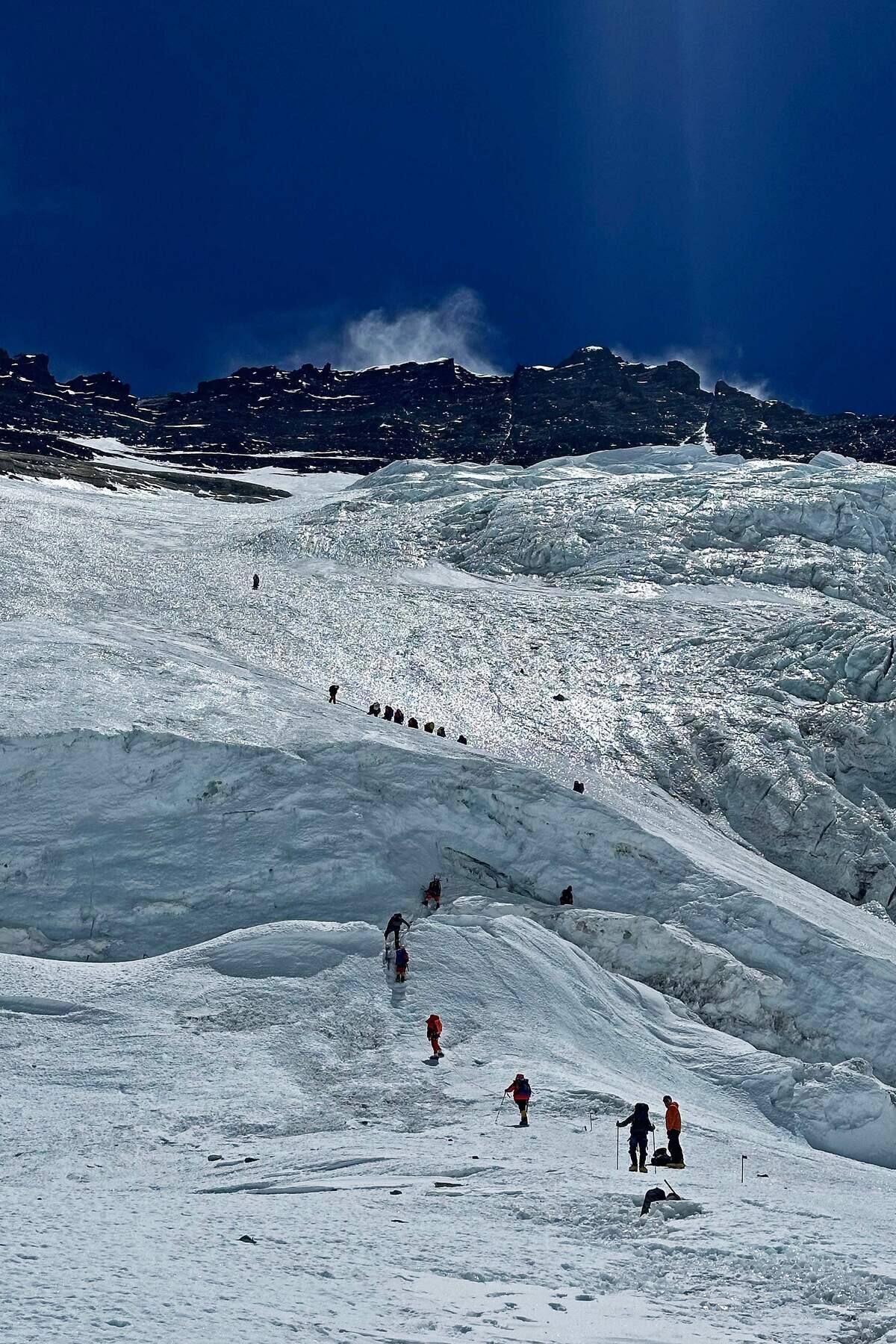 Mort d'un alpiniste k&eacute;nyan dans l'Everest, son guide n&eacute;palais port&eacute; disparu