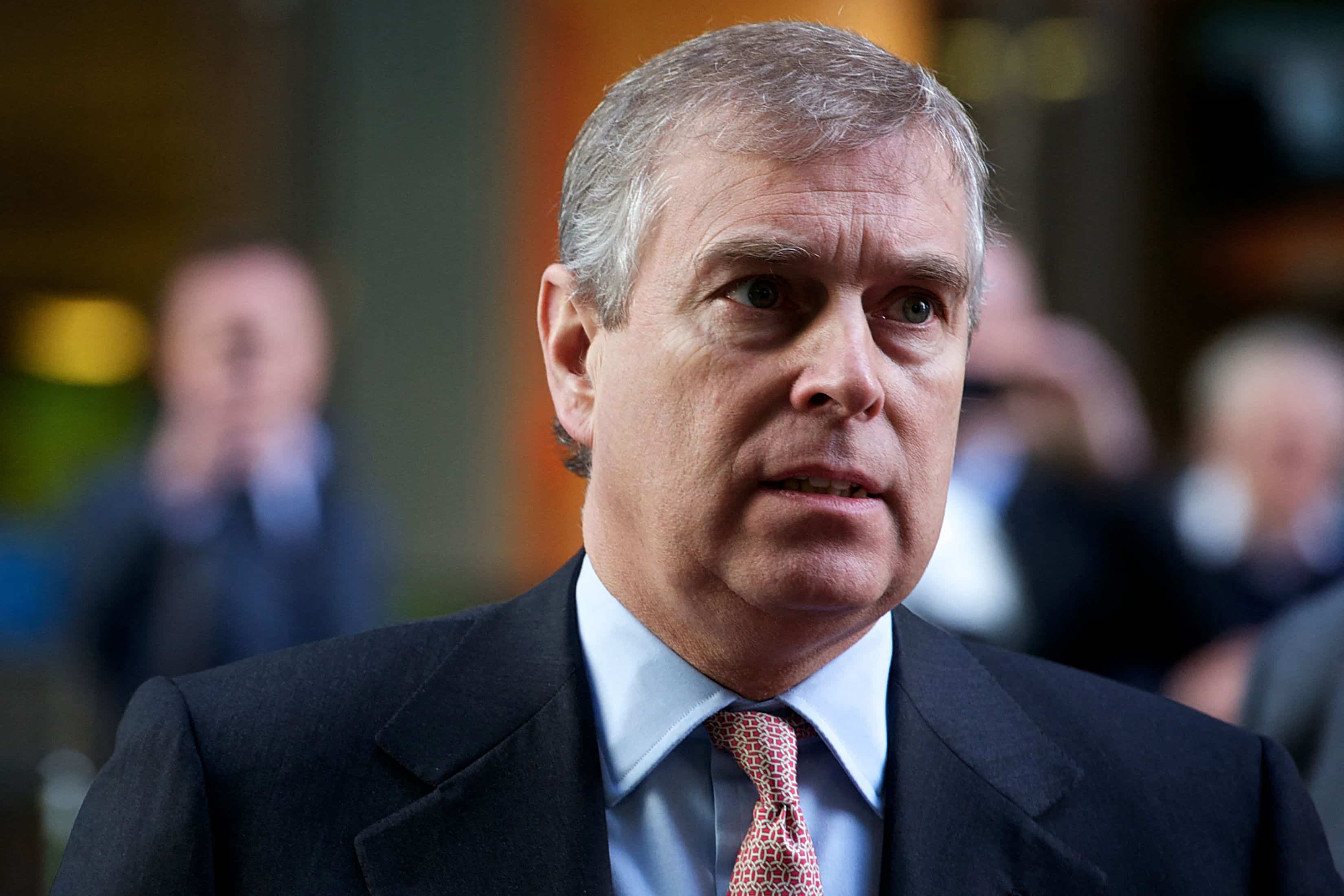 Arrestation de l&rsquo;ex-prince Andrew: &laquo;Il est devenu la honte de la famille royale&raquo;, selon Philippe L&eacute;ger