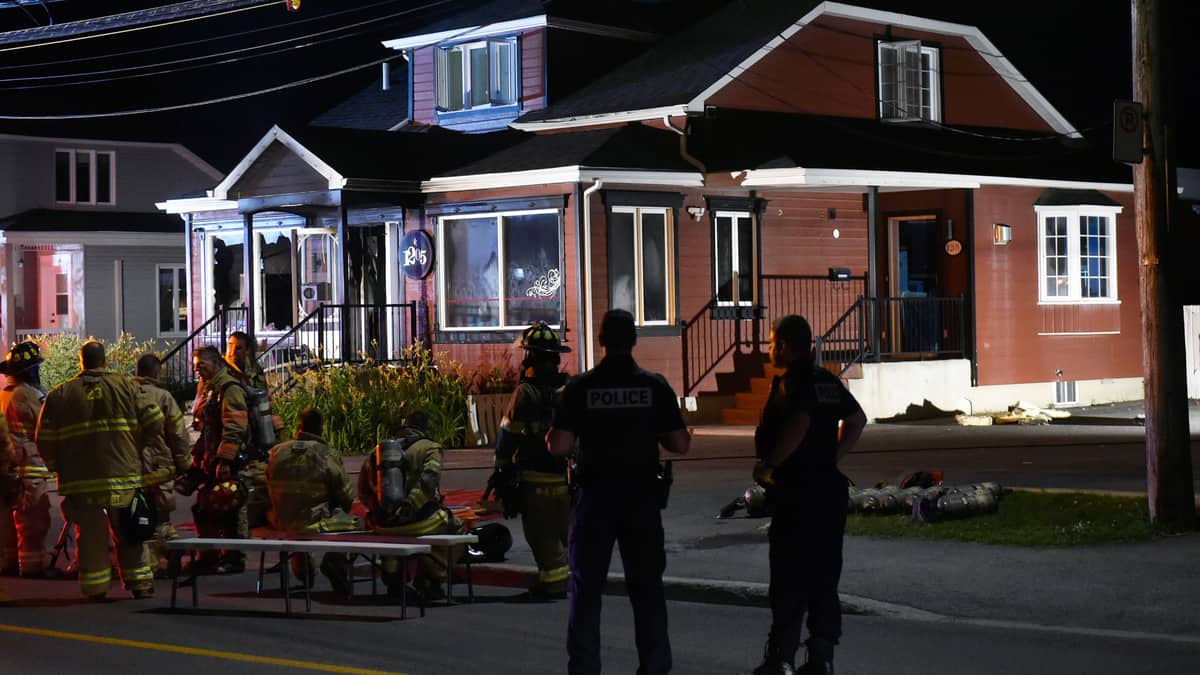 Quatre mineurs arrêtés après l’incendie criminel d’un immeuble à logements à Mascouche