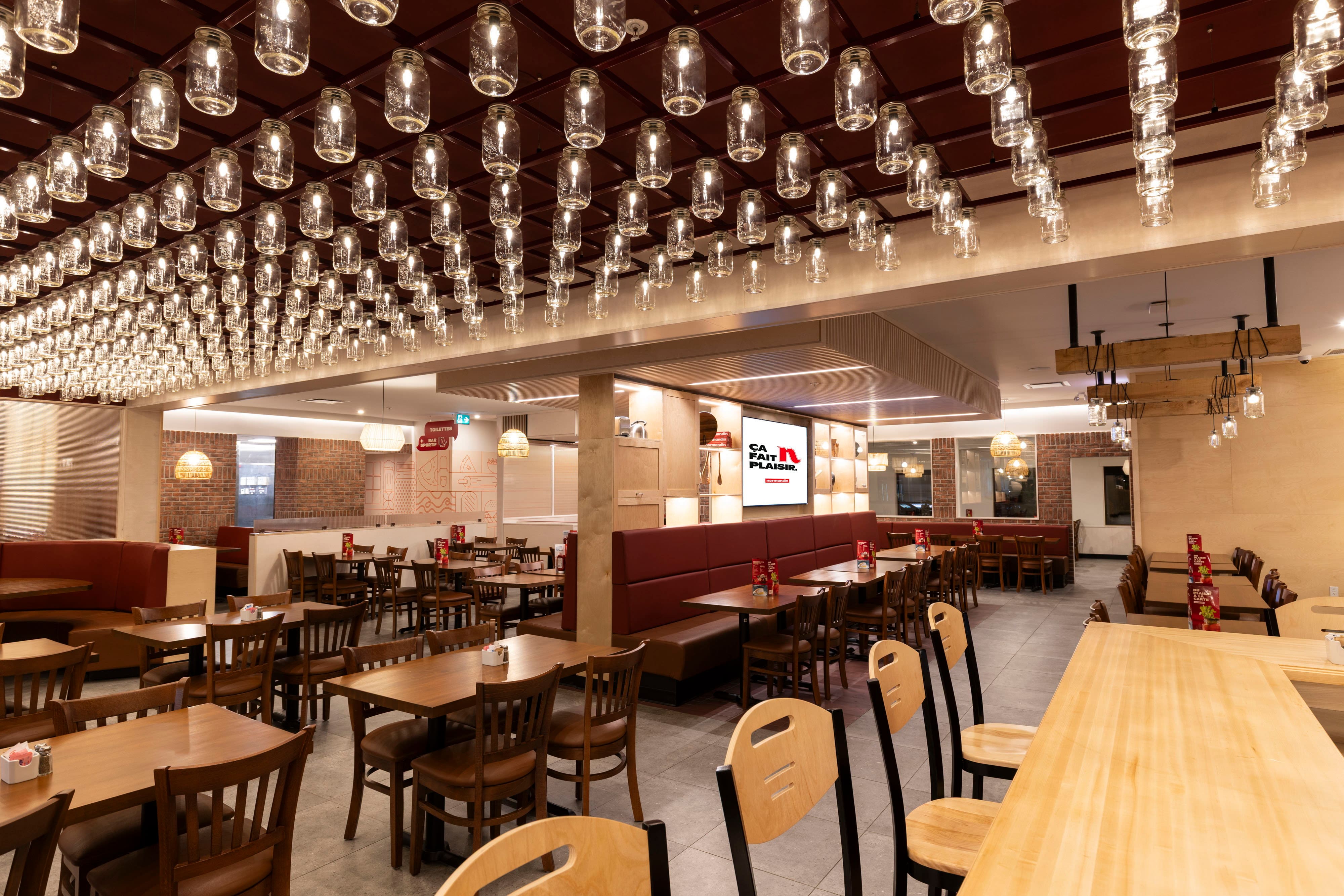 Un investissement de 3,4 M $ pour Normandin qui a refait l’intérieur du restaurant de la rue Bouvier à la suite d’un dégât d’eau