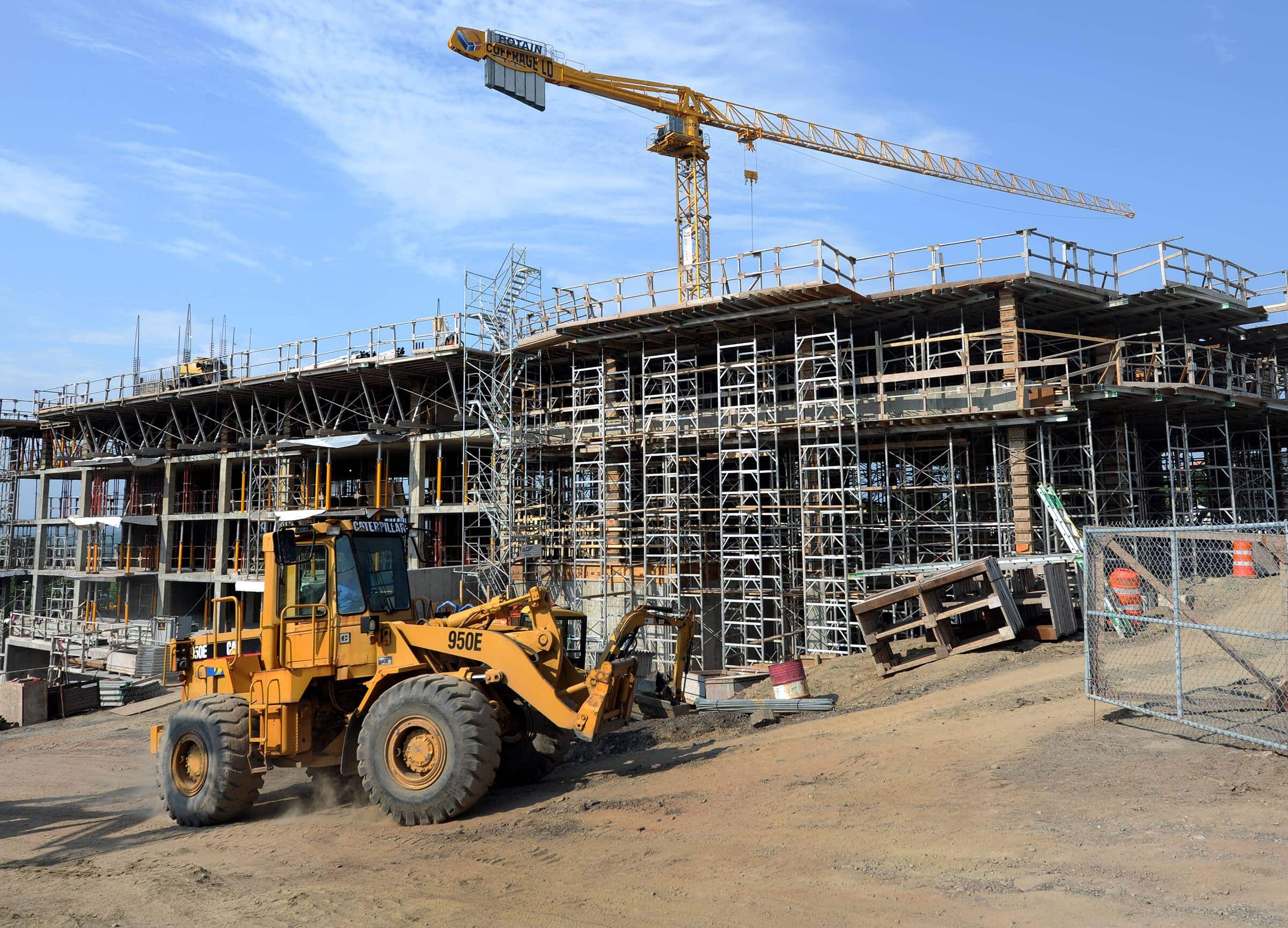 Logements: moins de mises en chantier au Canada en juin