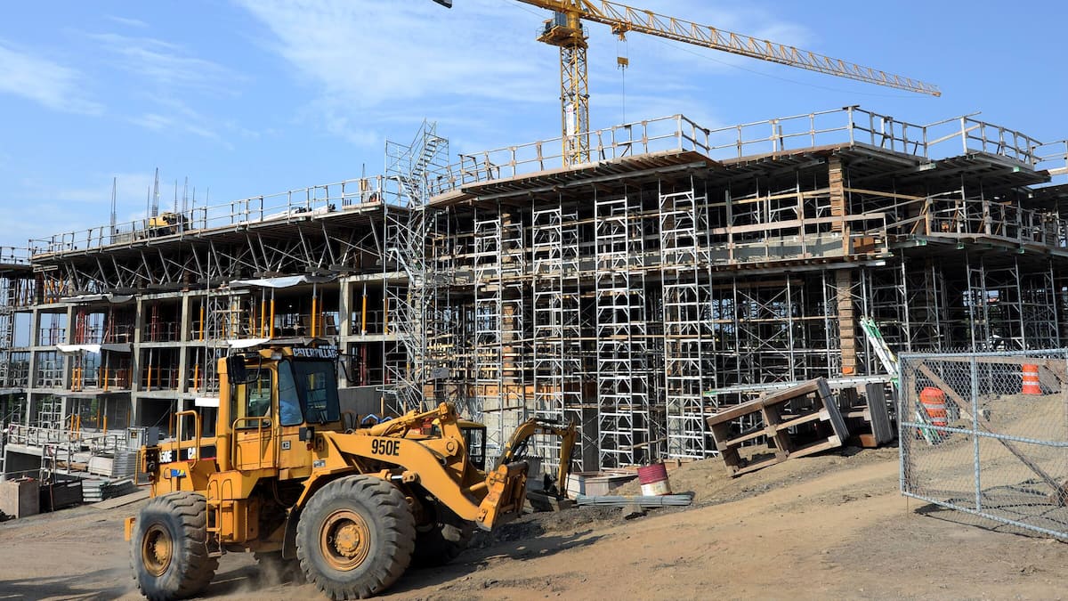 Logements: moins de mises en chantier au Canada en juin