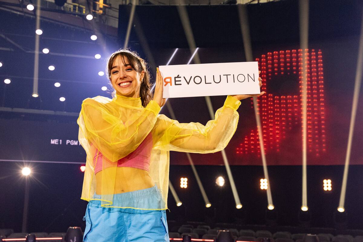 Elle est la première soliste féminine à remporter Révolution | JDM