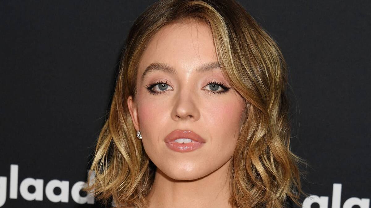 «Sans maquillage, elle est vraiment moche !», «On dirait un homme»: Sydney Sweeney dénonce les commentaires méchants sur son physique qu’elle reçoit en ligne