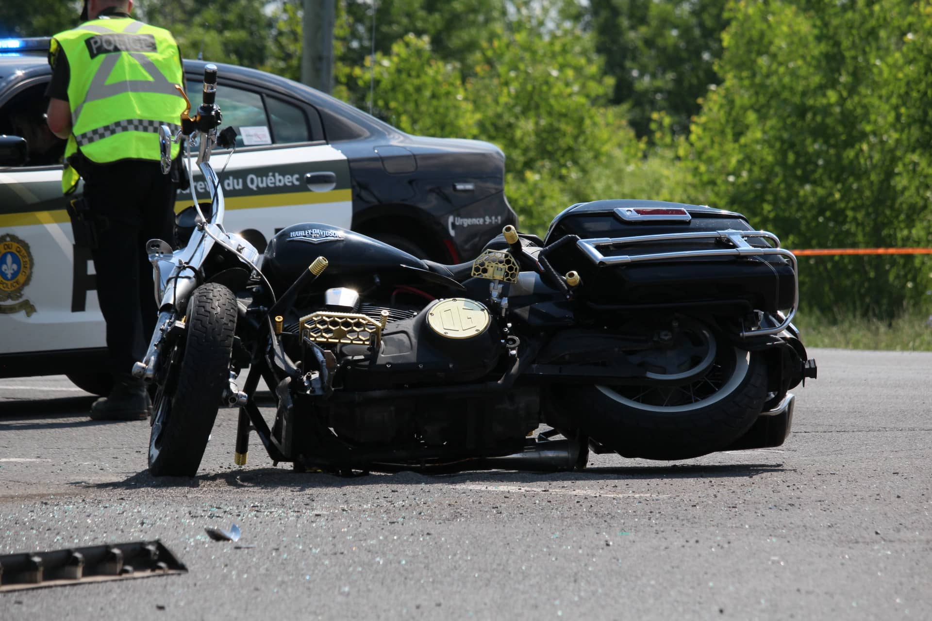 Le motocycliste se trouve dans un état critique.