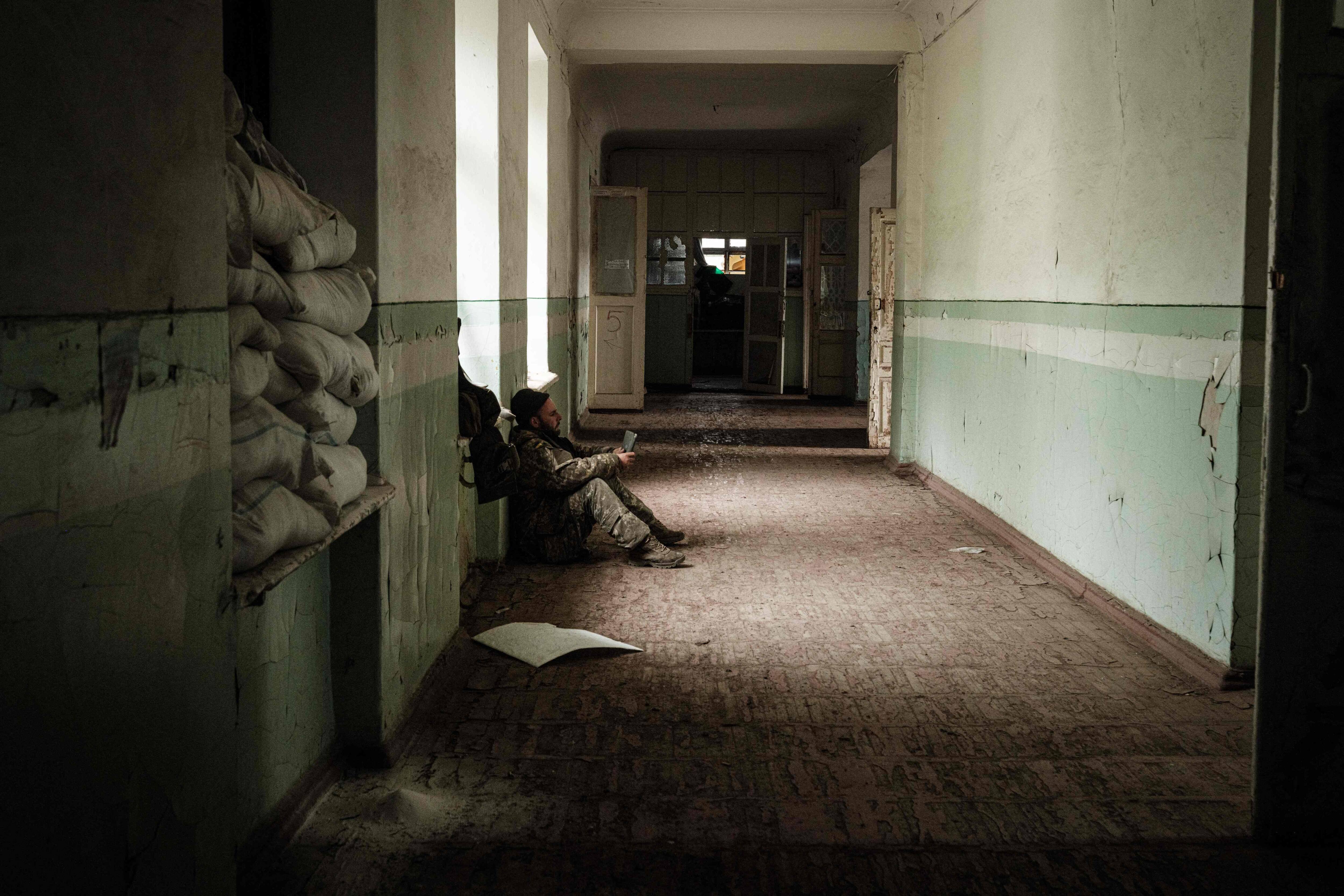 EN IMAGES | Meurtris et ext&eacute;nu&eacute;s, les soldats de la 81e brigade de retour du front Est