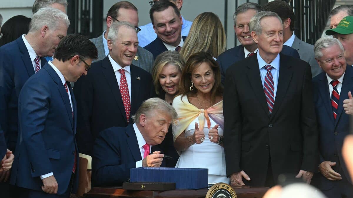 Trump signe sa loi budgétaire à la Maison-Blanche pour la fête nationale