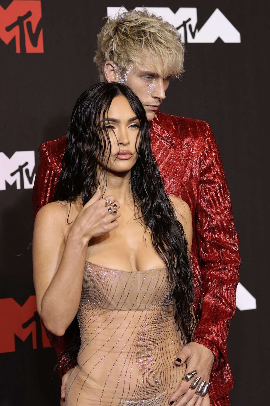 Image principale de l'article MGK et Megan Fox se pointent attachés ensemble