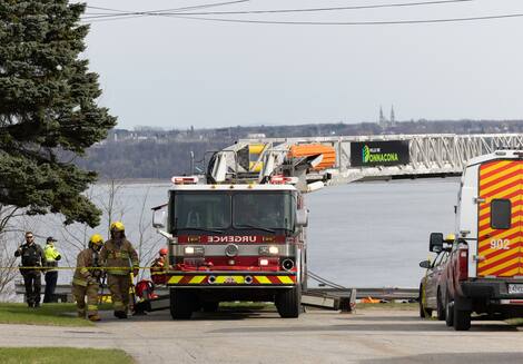 Quebec Secours Opération de secours: un parapentiste de 59 ans coincé dans un arbre ...