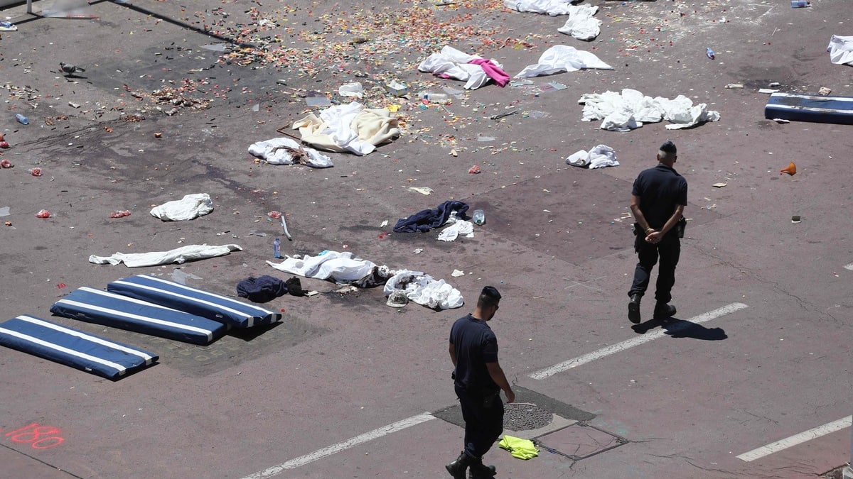 “Mi muovevo da un corpo all’altro”: Testimonianza di un sopravvissuto di una famiglia morto nell’attentato di Nizza “Mi muovevo da un corpo all’altro”: Testimonianza di un sopravvissuto di una famiglia morto nell’attentato di Nizza