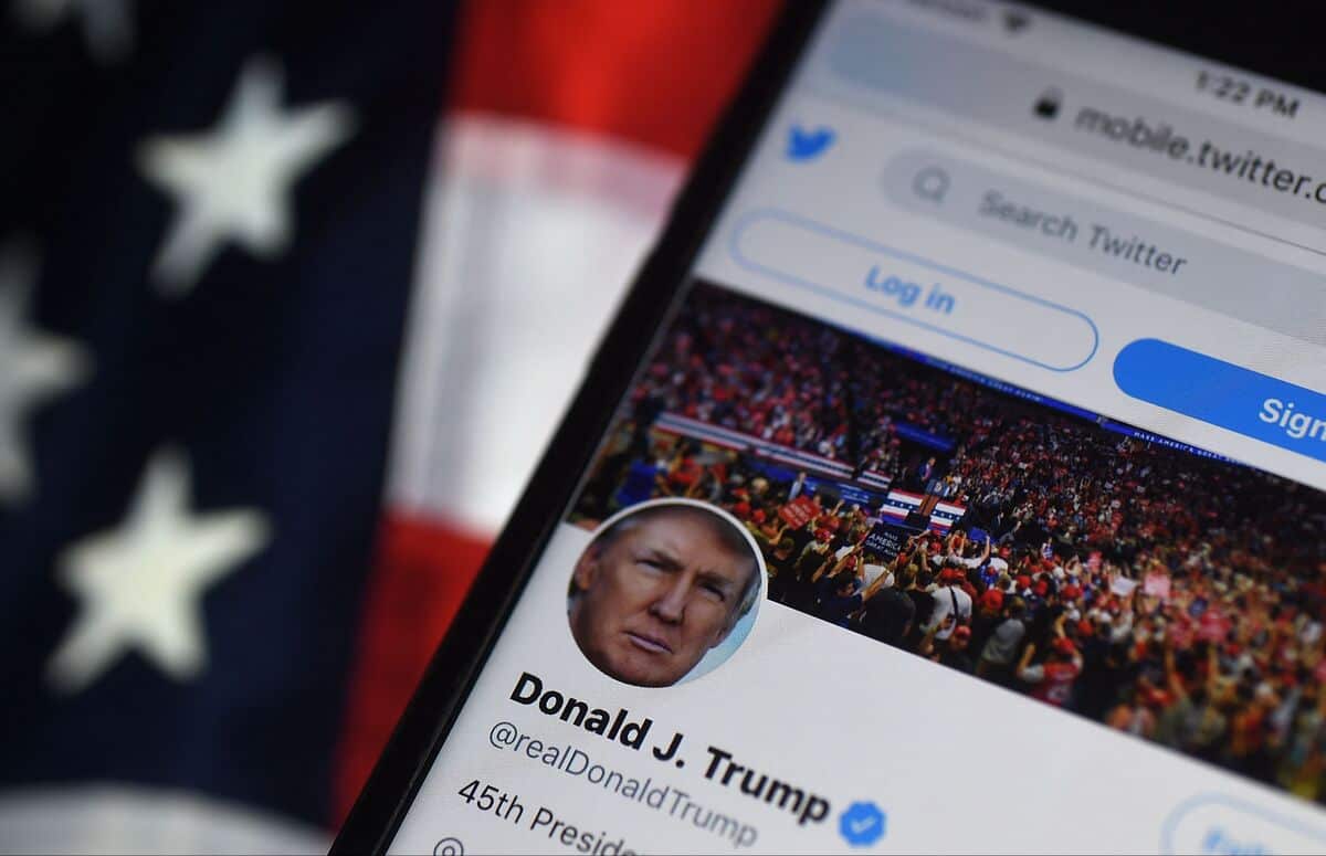 Trump exige dans une plainte que son compte Twitter soit r&eacute;tabli