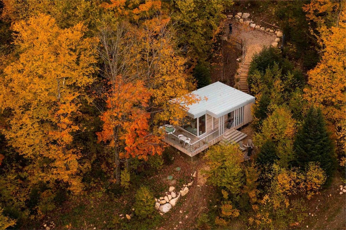 Un chalet scandinave à flanc de montagne avec spa, à louer à Sainte