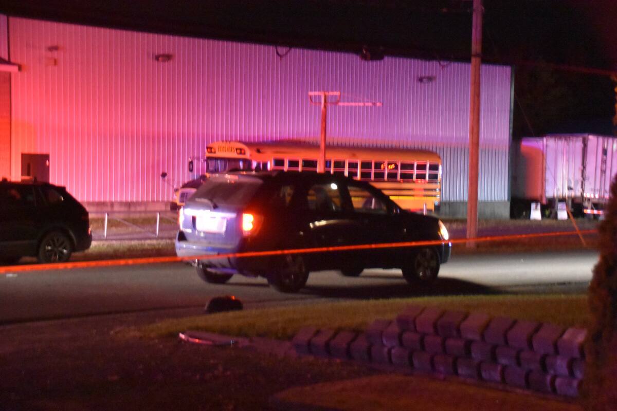 Drummondville: une adolescente heurt&eacute;e par une voiture lutte pour sa vie