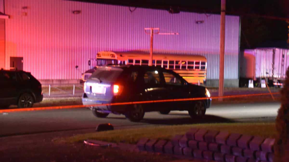 Drummondville: une adolescente heurtée par une voiture lutte pour sa vie