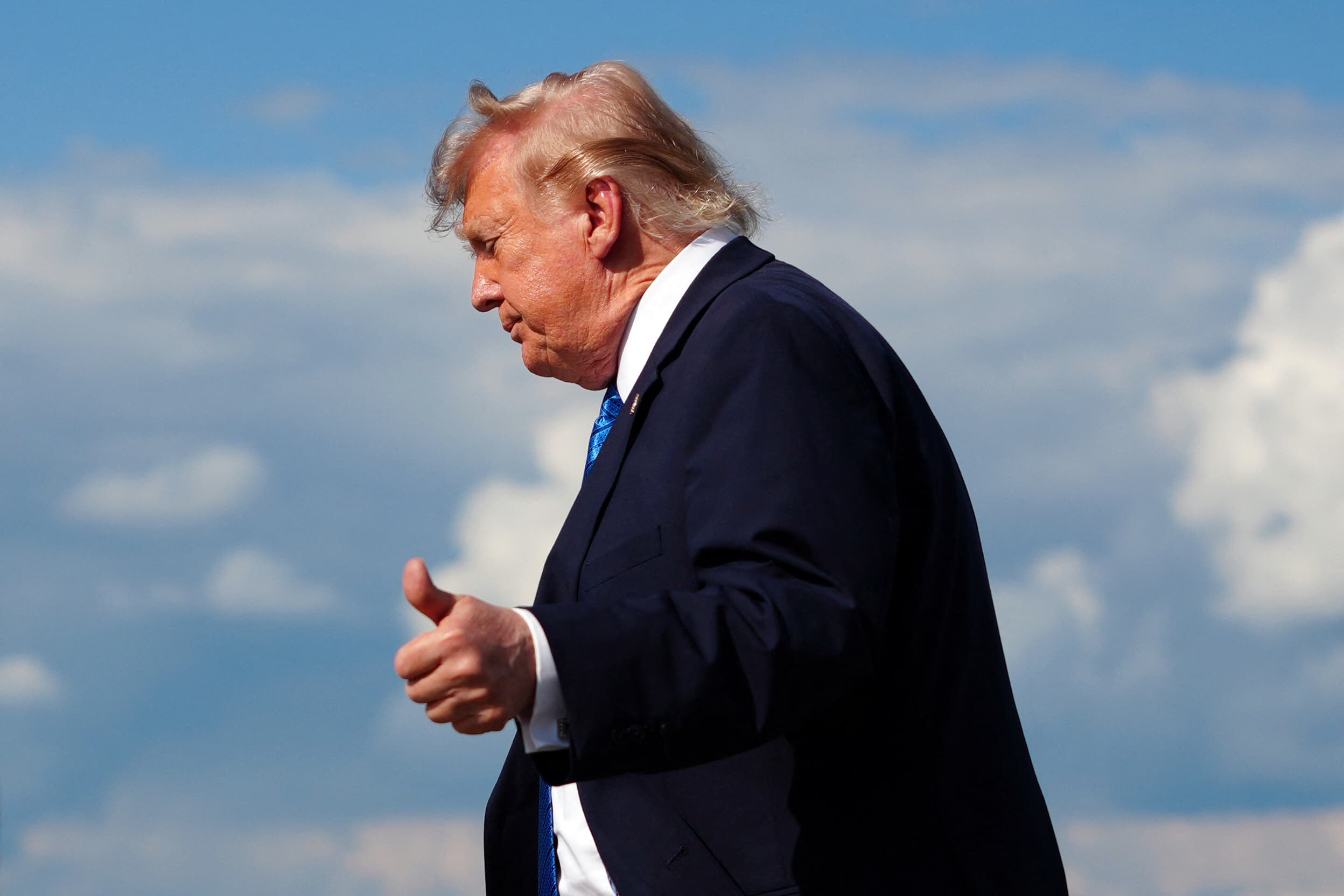 Guerre au Moyen-Orient: Trump suspend les frappes américaines contre l’Iran