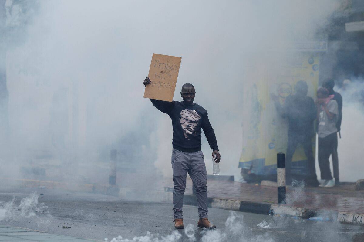 Kenya: premiers rassemblements antigouvernementaux, gaz lacrymog&egrave;ne dans la capitale