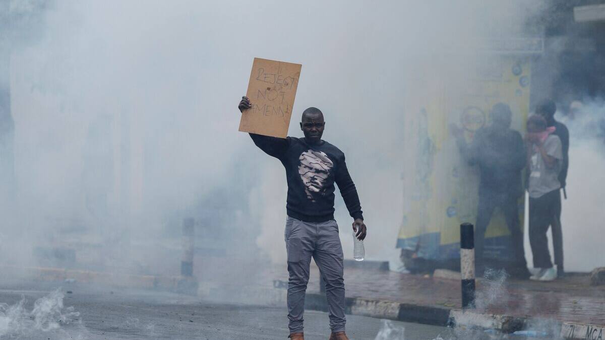 Kenya: premiers rassemblements antigouvernementaux, gaz lacrymogène dans la capitale