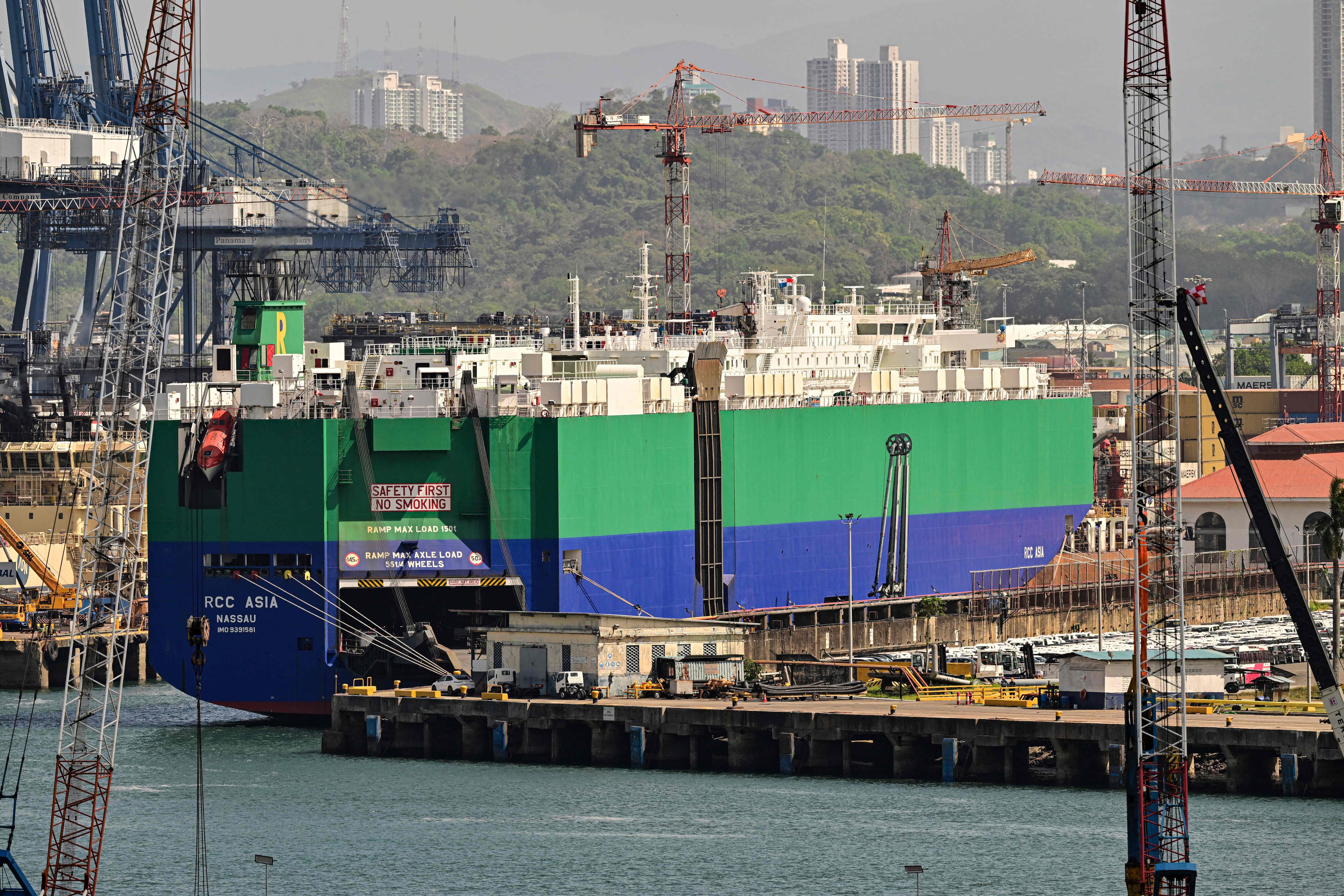 Le Panama prend le contr&ocirc;le de deux ports du canal exploit&eacute;s par CK Hutchison