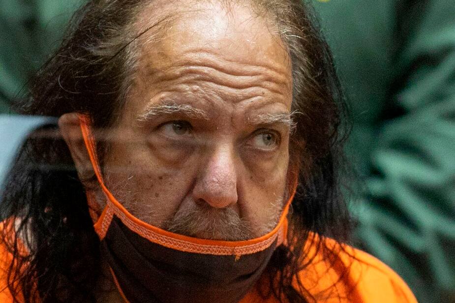 Image principale de l'article Ron Jeremy inculpé pour viols et agressions