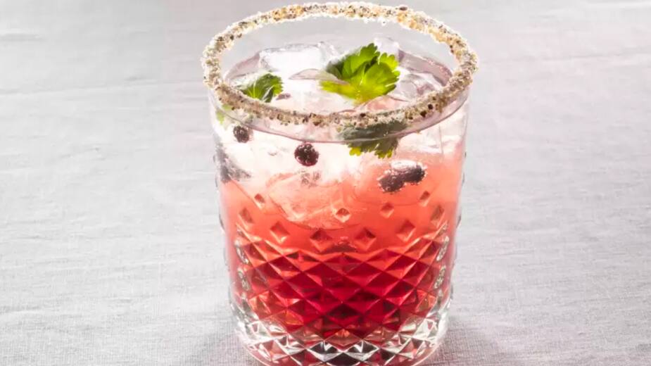 Voici le nouveau gin québécois aux bleuets du LacSaintJean Salut Bonjour Voici le nouveau gin québécois aux bleuets du LacSaintJean Salut Bonjour