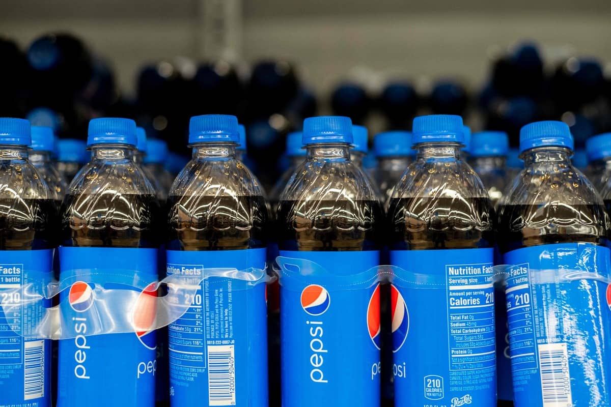 Piqu&eacute;e par le ministre Champagne, Pepsi promet de le rencontrer