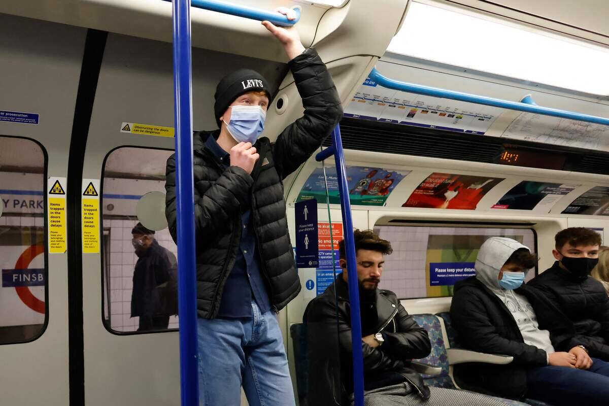 Troisi&egrave;me cas de variant Omicron d&eacute;tect&eacute; au Royaume-Uni; de nouvelles restrictions mardi