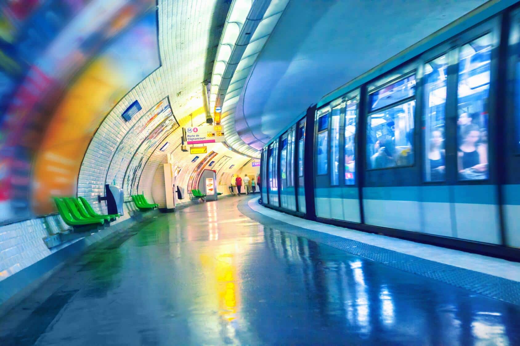 A Parisian receives a fine of 150 euros for carrying a television in the metro