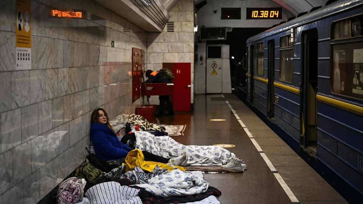 EN IMAGES | Le métro de Kyïv, ultime refuge pour une population sous les missiles