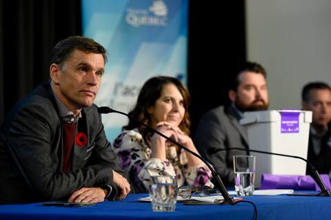 Mayor Bruno Marchand, Vice President of the Executive Committee, Marie-Josie Asselin and Mathieu Fournier and Carl Desharnais from the City presented the new collection.