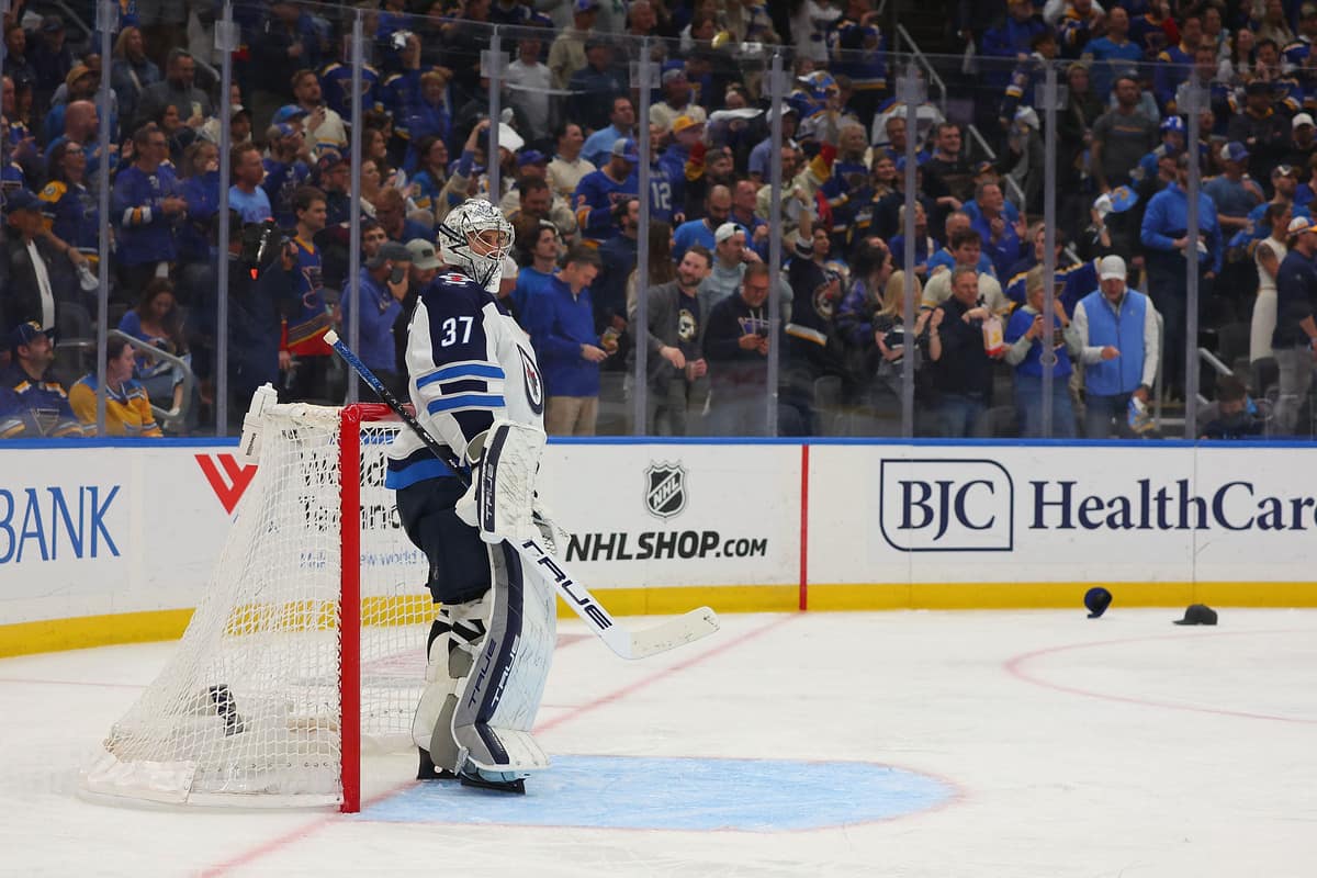 Catastrophe for Hellebuyck and the Jets - News Directory 3