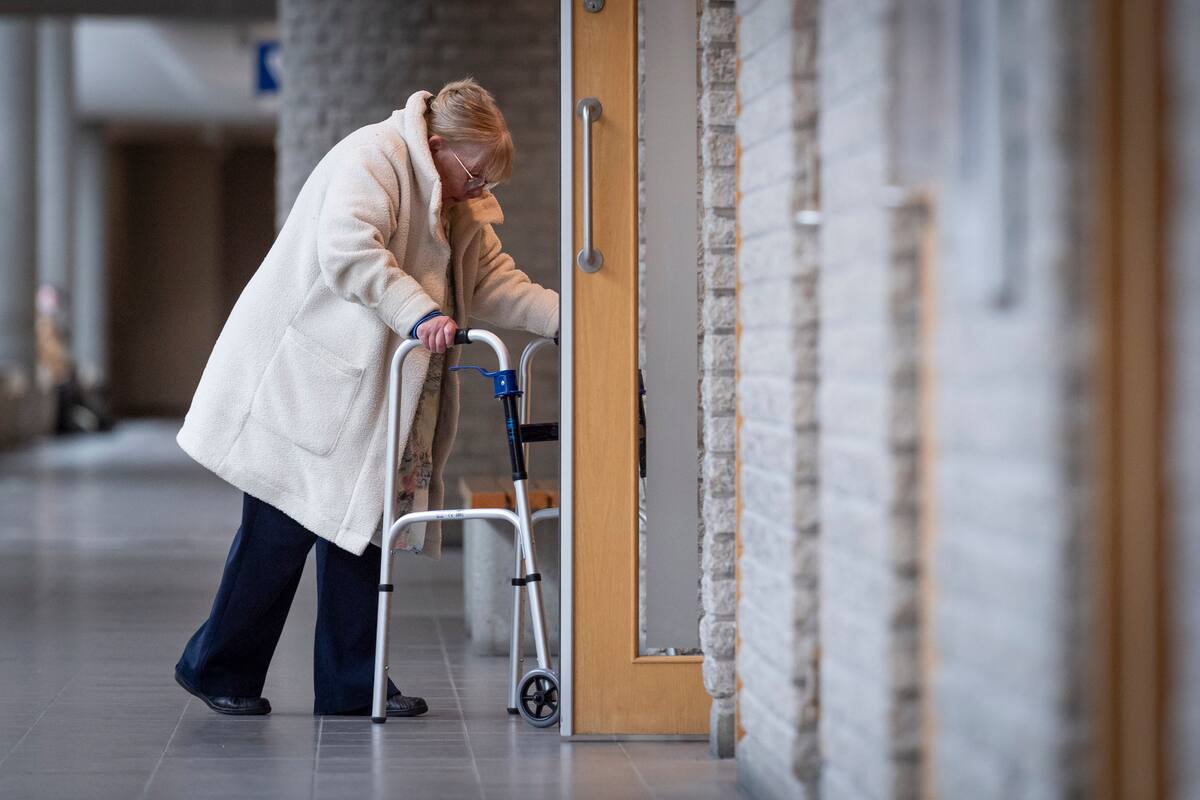 Andrée Prénovost, a su llegada al tribunal de Longueuil para presentar sus observaciones sobre la sentencia en su caso de fraude.  Foto Agencia QMI, JOEL LEMAY