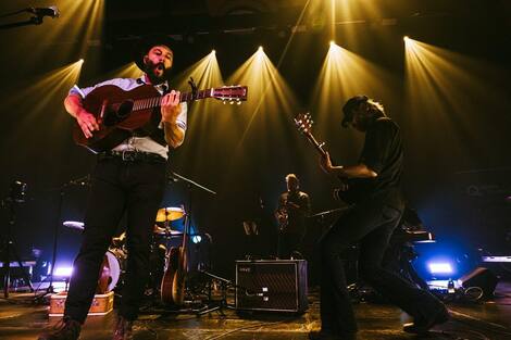 The chief architects of the high-end country-folk concert, Tire Le Coyote and his companion delighted the audience gathered at the Shampooing Armory.
