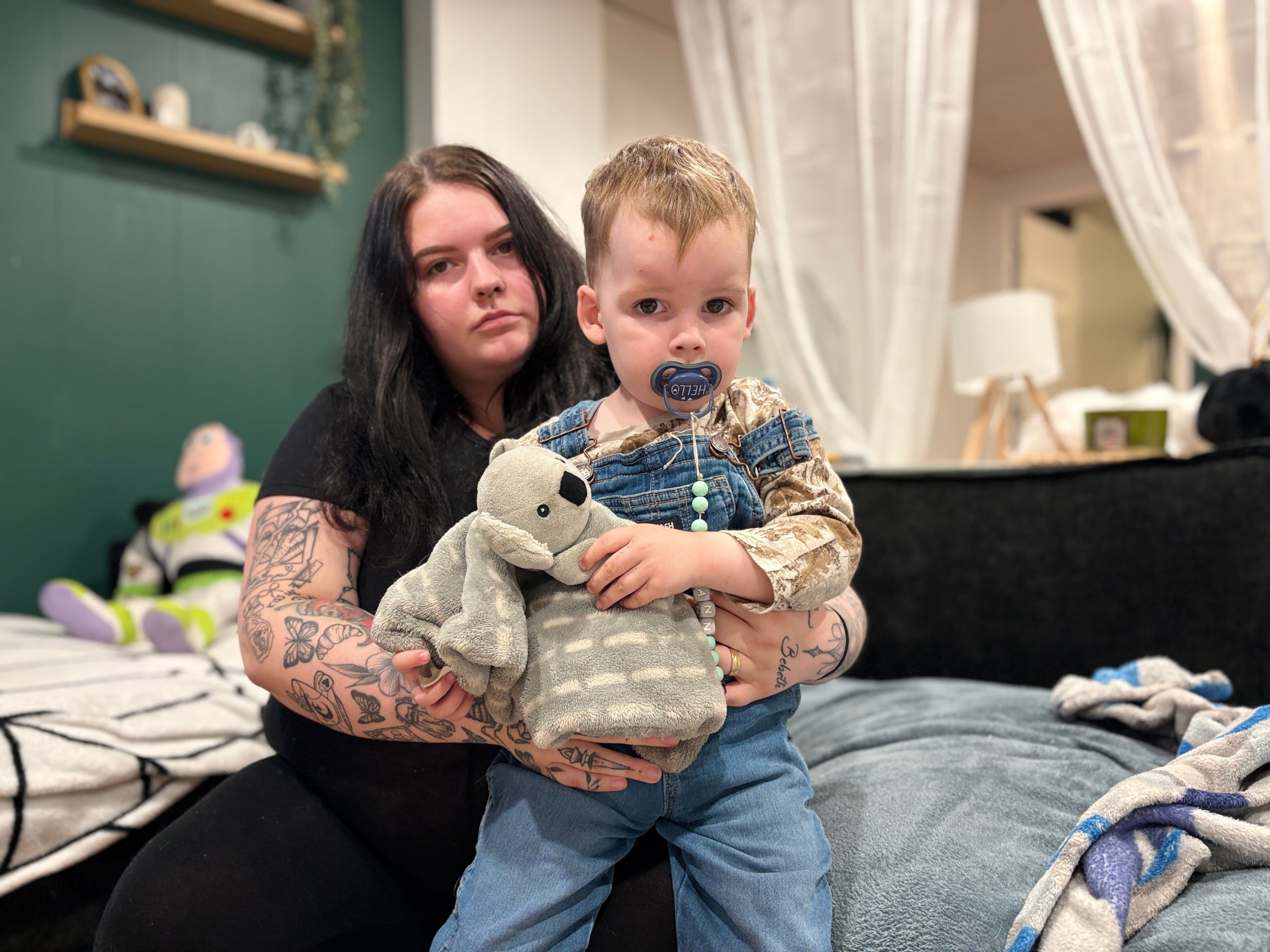 Maman depuis plus de deux ans: l'Agence du revenu du Canada la prive de ses allocations familiales