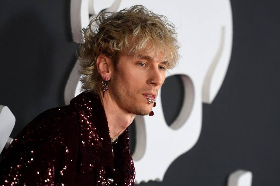 Image principale de l'article Des commentaires de MGK reviennent le hanter
