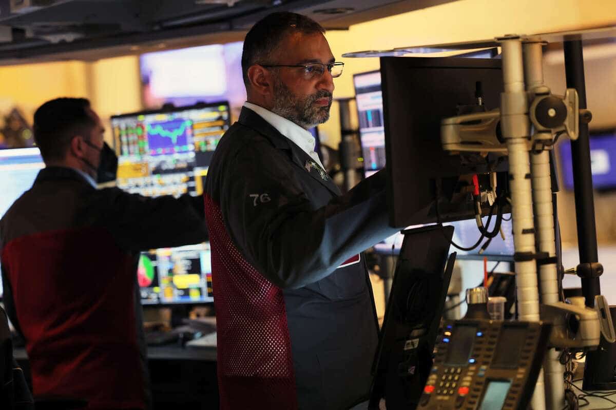 Lourdes pertes pour les bourses mondiales, le p&eacute;trole flambe