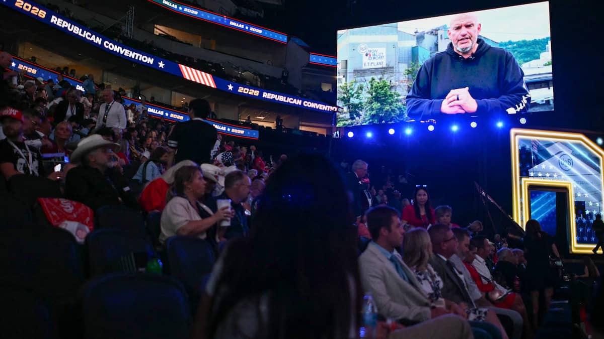 Un sénateur démocrate fait une apparition étonnante à la convention républicaine de Dallas