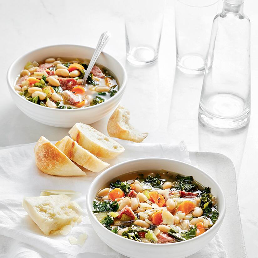 Soupe-repas aux haricots blancs et au kale | Coup de pouce