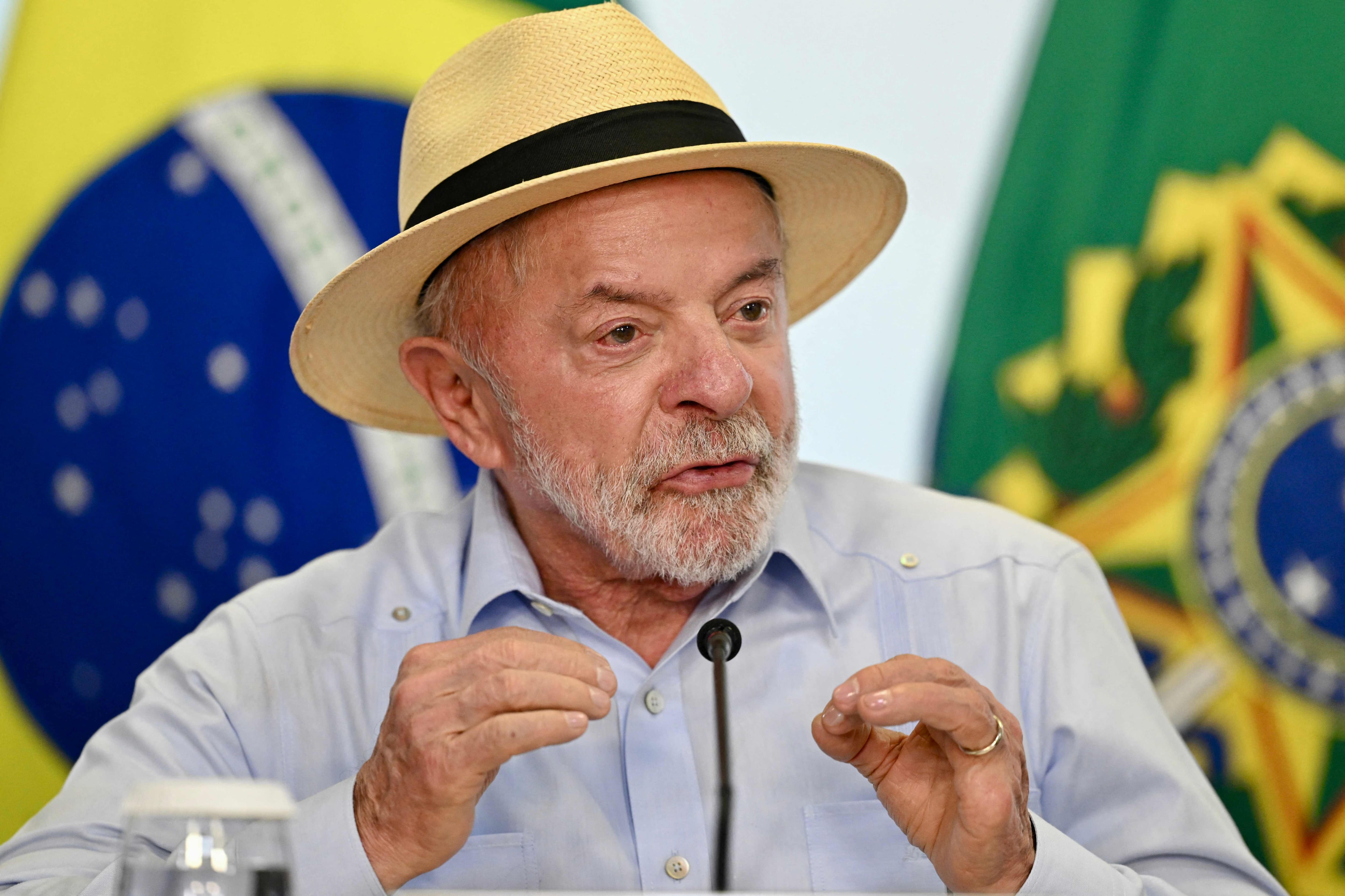 Lula et Flavio Bolsonaro lancent leurs campagnes dans un Brésil polarisé