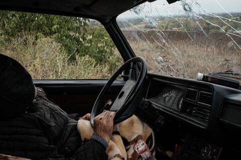 Encuentran 20 civiles muertos a tiros en sus coches en el noreste de Ucrania