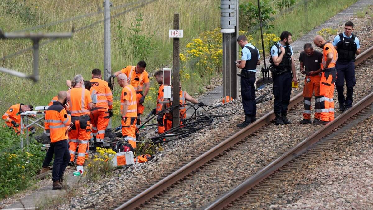 Sabotages en France: «tous les trains» circulent «normalement» lundi matin